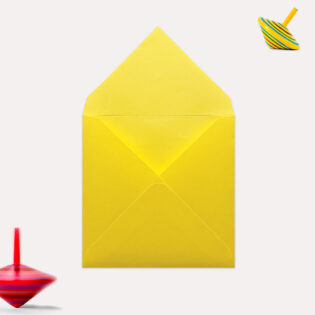 Квадратен плик - патешко жълто 39