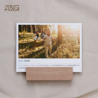 Персонализиран календар с поставка дървено кубче